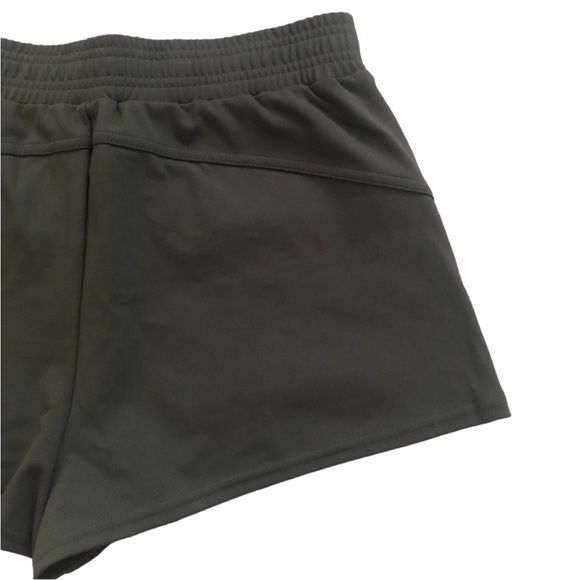 HALARA Mid Rise Elastic Waistband Button Side Pocket Casual Shorts 1.5'' - Picture 10 of 10